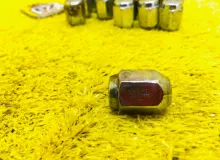 Гайка на колесо TOYOTA NOAH 2015/Цвет 070 9094201021 ZWR80G 2ZRFXE