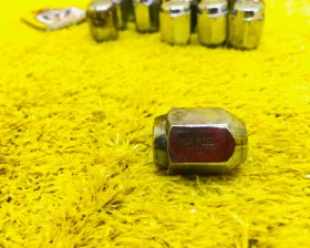 Гайка на колесо TOYOTA