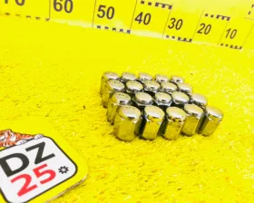 Гайка на колесо TOYOTA