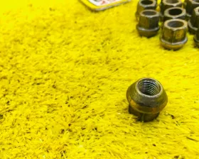 Гайка на колесо Toyota