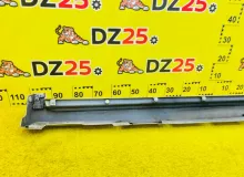 Накладка на порог TOYOTA VOXY 2014/Цвет 070 7585028050 ZWR80G 2ZRFXE, правая