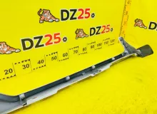 Накладка на порог TOYOTA VOXY 2014/Цвет 070 7585028050 ZWR80G 2ZRFXE, правая