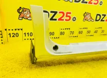 Накладка на порог TOYOTA VOXY 2014/Цвет 070 7585028050 ZWR80G 2ZRFXE, правая