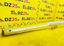 Накладка на порог TOYOTA VOXY 2014/Цвет 070 7585028050 ZWR80G 2ZRFXE, правая