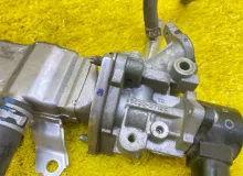 Клапан egr TOYOTA NOAH 2014/Цвет 070 2562037120 ZWR80G 2ZRFXE, передний