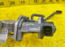 Клапан egr TOYOTA NOAH 2014/Цвет 070 2562037120 ZWR80G 2ZRFXE, передний