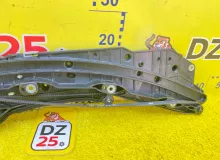 Доводчик двери TOYOTA NOAH 2014/Цвет 070 8500528071 ZRR85W 3ZRFAE, задний правый
