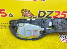 Доводчик двери TOYOTA NOAH 2014/Цвет 070 8500628171 ZRR85W 3ZRFAE, задний левый