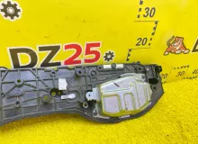 Доводчик двери TOYOTA NOAH 2014/Цвет 070 8500528071 ZWR80G 2ZRFXE, задний правый