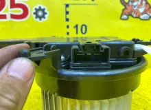 Мотор печки TOYOTA NOAH 2015/Цвет 070 8710328120 ZWR80G 2ZRFXE, передний