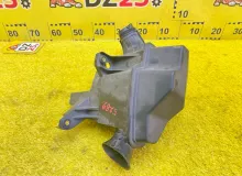 Корпус воздушного фильтра TOYOTA VOXY 2014/Цвет 221 1775037080 ZWR80G 2ZRFXE, передний