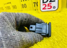 Кнопка включения обогрева стекла TOYOTA NOAH 2014/Цвет 070 8487135011 ZRR85W 3ZRFAE, передняя