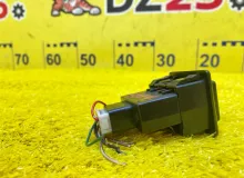 Кнопка включения 4WD TOYOTA LAND CRUISER PRADO 1994/Цвет 24V 8472460020 KZJ78W/KZJ78G/KZJ71G/KZJ71W 1KZTE, передняя