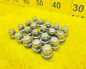 Гайка на колесо TOYOTA