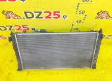 Радиатор основной TOYOTA PRIUS 2016/Цвет 070 1640037310 ZVW55 2ZRFXE, передний