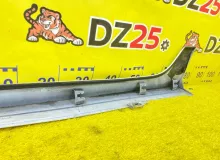 Накладка на порог HONDA FIT 2013/Цвет NH624P 71800T5B00 GP5 LEB, передняя правая