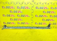 Накладка на порог HONDA FIT 2013/Цвет NH624P 71800T5B00 GP5 LEB, передняя правая
