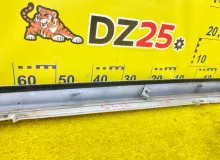Накладка на порог HONDA FIT 2013/Цвет NH624P 71800T5B00 GP5 LEB, передняя правая