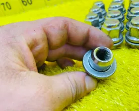 Гайка на колесо TOYOTA