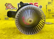 Мотор печки TOYOTA ESQUIRE 2014/Цвет 070 8710328120 ZWR80G 2ZRFXE, передний