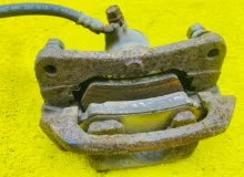 Суппорт TOYOTA LAND CRUISER 2000/Цвет 6Q7 4775060100 HDJ101K 1HDFTE, задний левый