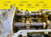 Головка блока цилиндров TOYOTA LAND CRUISER 1999 1110159165 UZJ100/UZJ100L/UZJ100 2UZFE, передняя правая