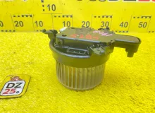 Мотор печки TOYOTA NOAH 2014/Цвет 070 8710328120 ZWR80G 2ZRFXE, передний