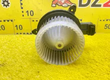 Мотор печки TOYOTA NOAH 2014/Цвет 070 8710328120 ZWR80G 2ZRFXE, передний