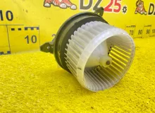 Мотор печки TOYOTA NOAH 2014/Цвет 070 8710328120 ZWR80G 2ZRFXE, передний