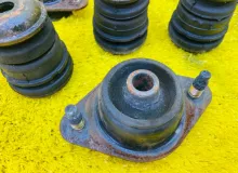 Подушка кузова INFINITI QX56 2004/Цвет G10 955107S000 JA60 VK56DE, передняя