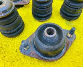 Подушка кузова INFINITI