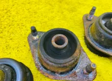 Подушка кузова INFINITI QX56 2004/Цвет G10 955107S000 JA60 VK56DE, передняя