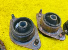 Подушка кузова INFINITI QX56 2004/Цвет G10 955107S000 JA60 VK56DE, передняя