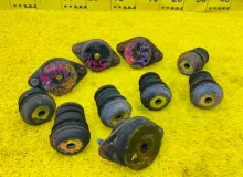 Подушка кузова INFINITI QX56 2004/Цвет G10 955107S000 JA60 VK56DE, передняя
