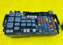Блок предохранителей HUMMER H3 2006 15844337 L52, передний