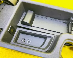 Бардачок между сиденьями BMW
