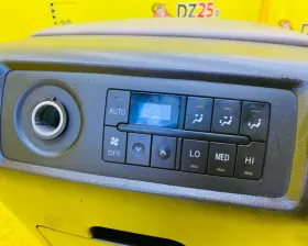 Бардачок между сиденьями TOYOTA