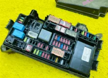 Блок предохранителей TOYOTA PRIUS 2016/Цвет 070 8266647610 ZVW55 2ZRFXE, передний