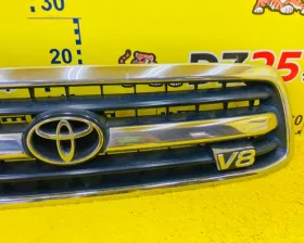 Решетка радиатора Toyota