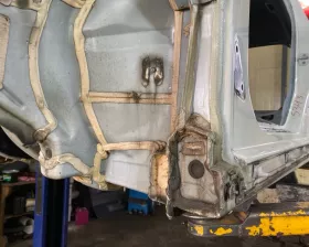 Порог кузова Mercedes-Benz