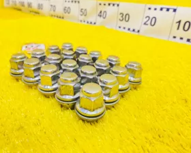 Гайка на колесо TOYOTA