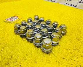 Гайка на колесо TOYOTA