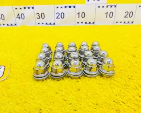 Гайка на колесо TOYOTA