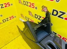 Бардачок между сиденьями HYUNDAI IX35 2021/Цвет PWT 93300S6AA0 NU G4LD, передний