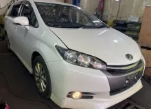 Компрессор подкачки колес TOYOTA WISH 2015/Цвет 070 4489052020 ZGE20W 2ZRFAE