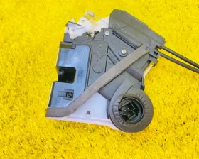 Замок двери TOYOTA