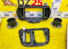 Консоль магнитофона TOYOTA PASSO 2016/Цвет XE3 55405B1310 M700A 1KRFE, передний