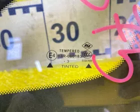 Стекло форточка NISSAN