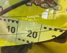 Стекло двери багажника Toyota