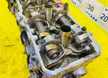 Головка блока цилиндров TOYOTA TUNDRA 1999/Цвет 056 1110159165 UCK40L/UCK41L/UCK30L/UCK31L/VCK40L/VCK30L/GSK30L 2UZFE, передняя правая